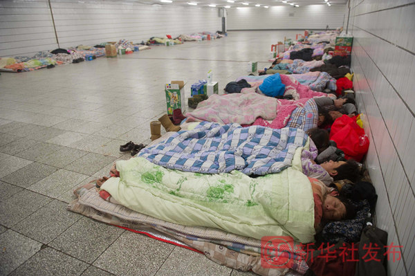 新华社记者陪农民工讨薪AG真人直营110小时(图3) 新华社记者陪农民工讨薪AG真人直营110小时(图3)