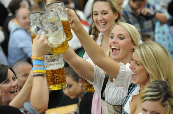 休假制度：欧洲最享受 亚洲最勤奋AG真人百家家乐平台盘点各国带薪(图2)